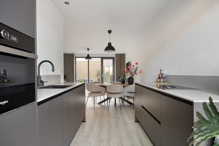 Photo 4 of Middenstip 10