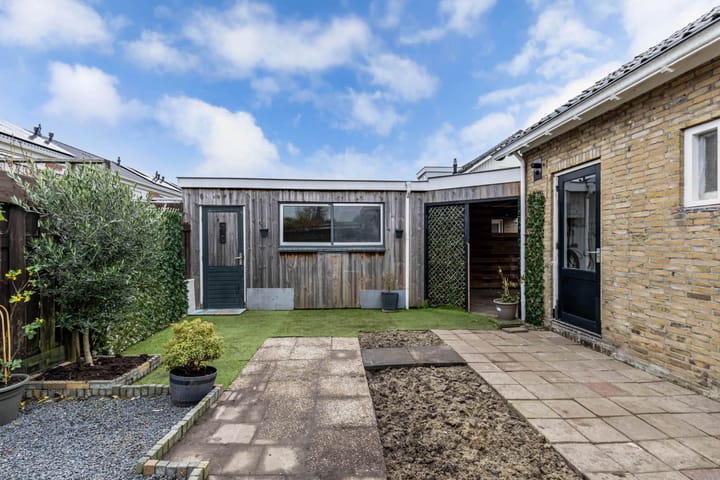 Foto 33 van Professor Loréstraat 6