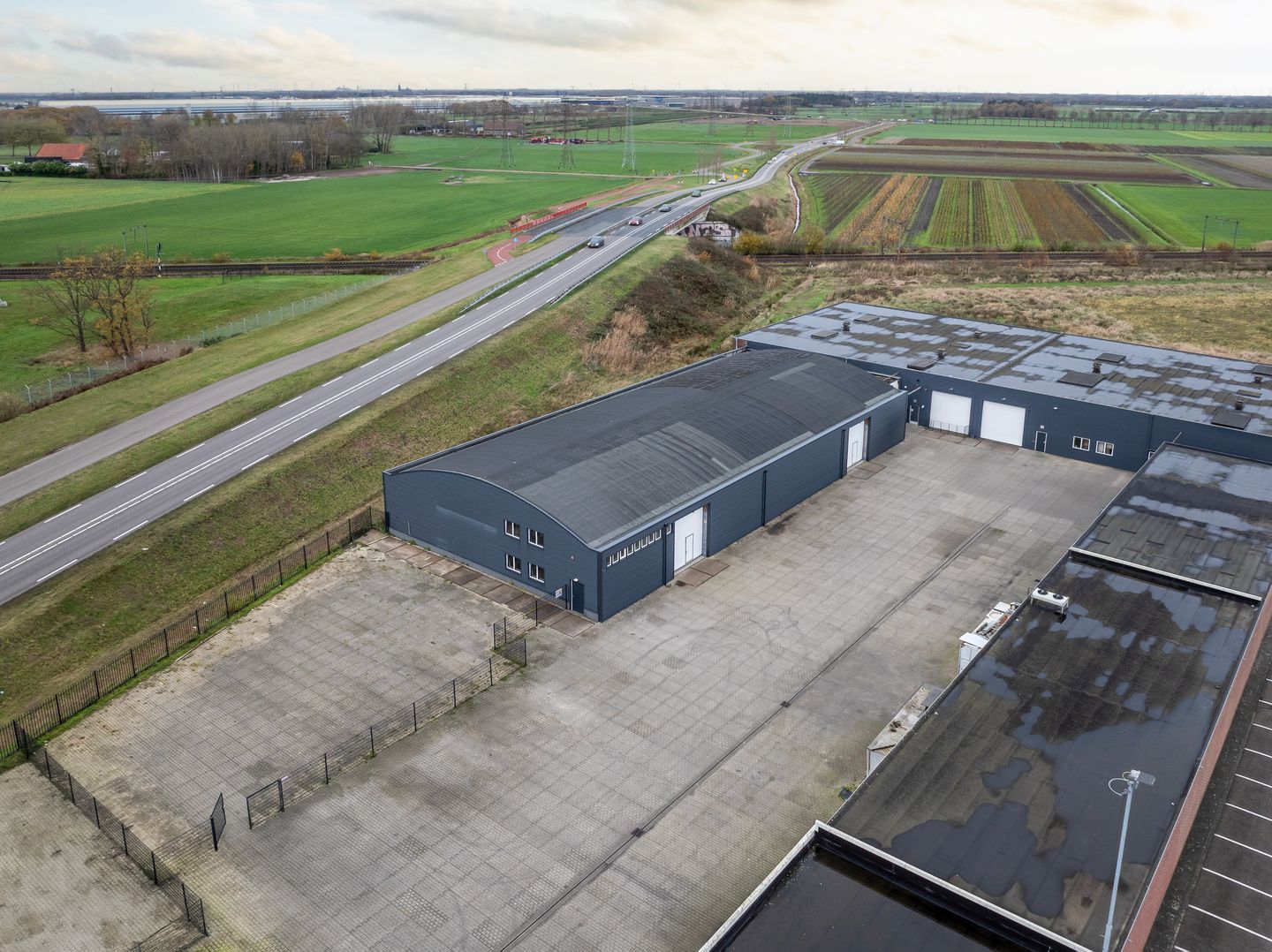 View photo 2 of Leemstraat 1-b