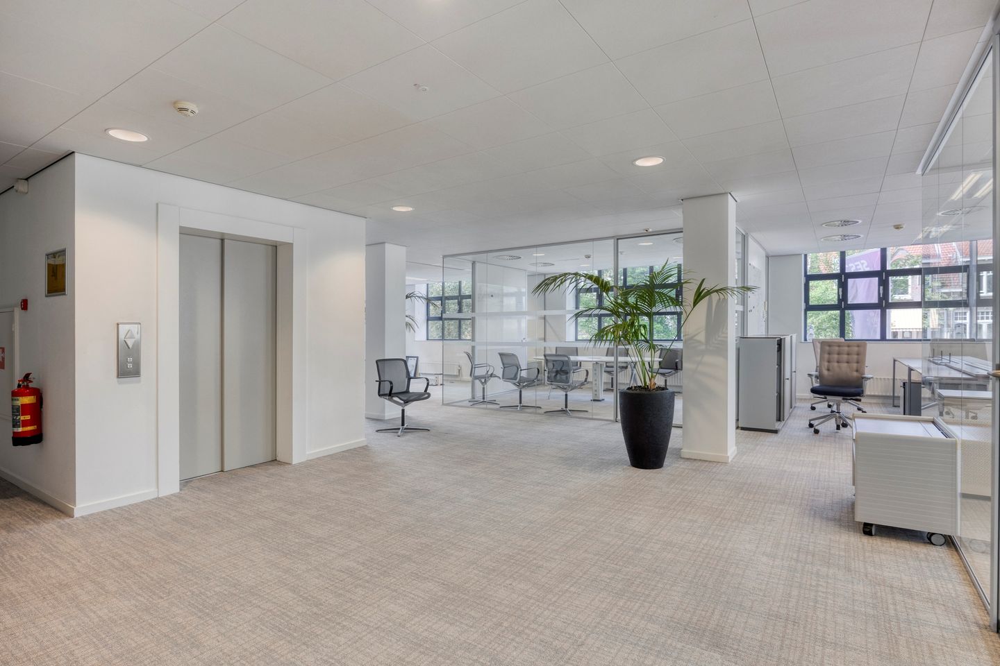 View photo 3 of Johan van Oldenbarneveltlaan 5