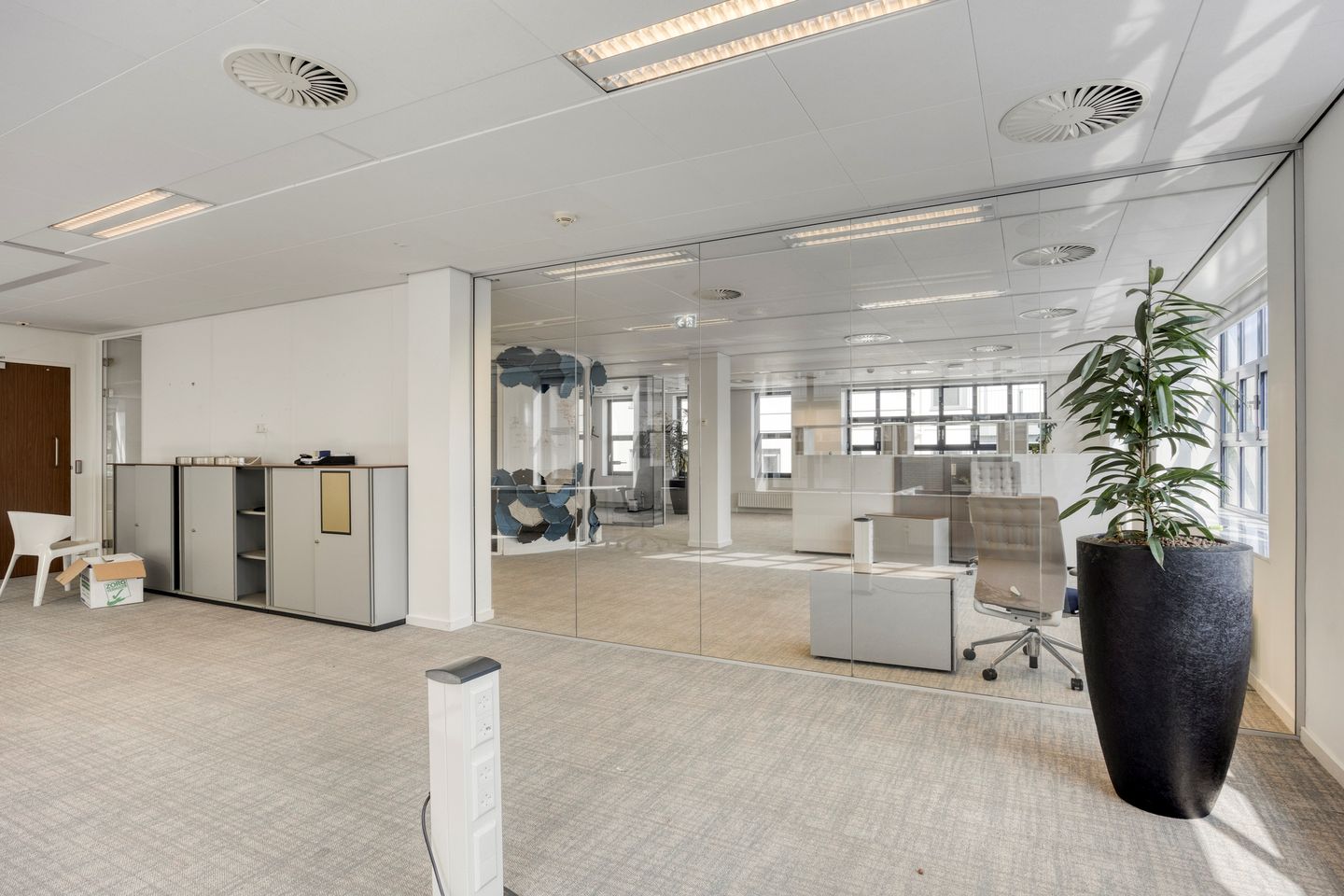 View photo 4 of Johan van Oldenbarneveltlaan 5