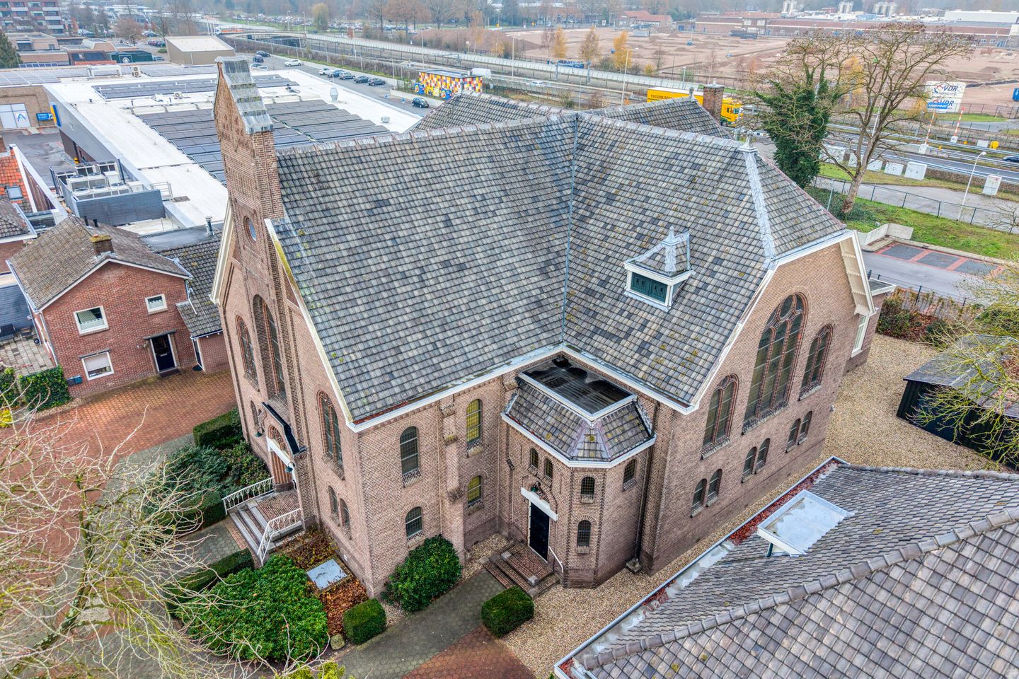 View photo 2 of Grotestraat 66-70