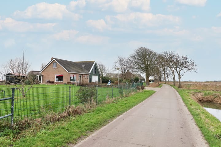 Photo 3 of Leane 5-A