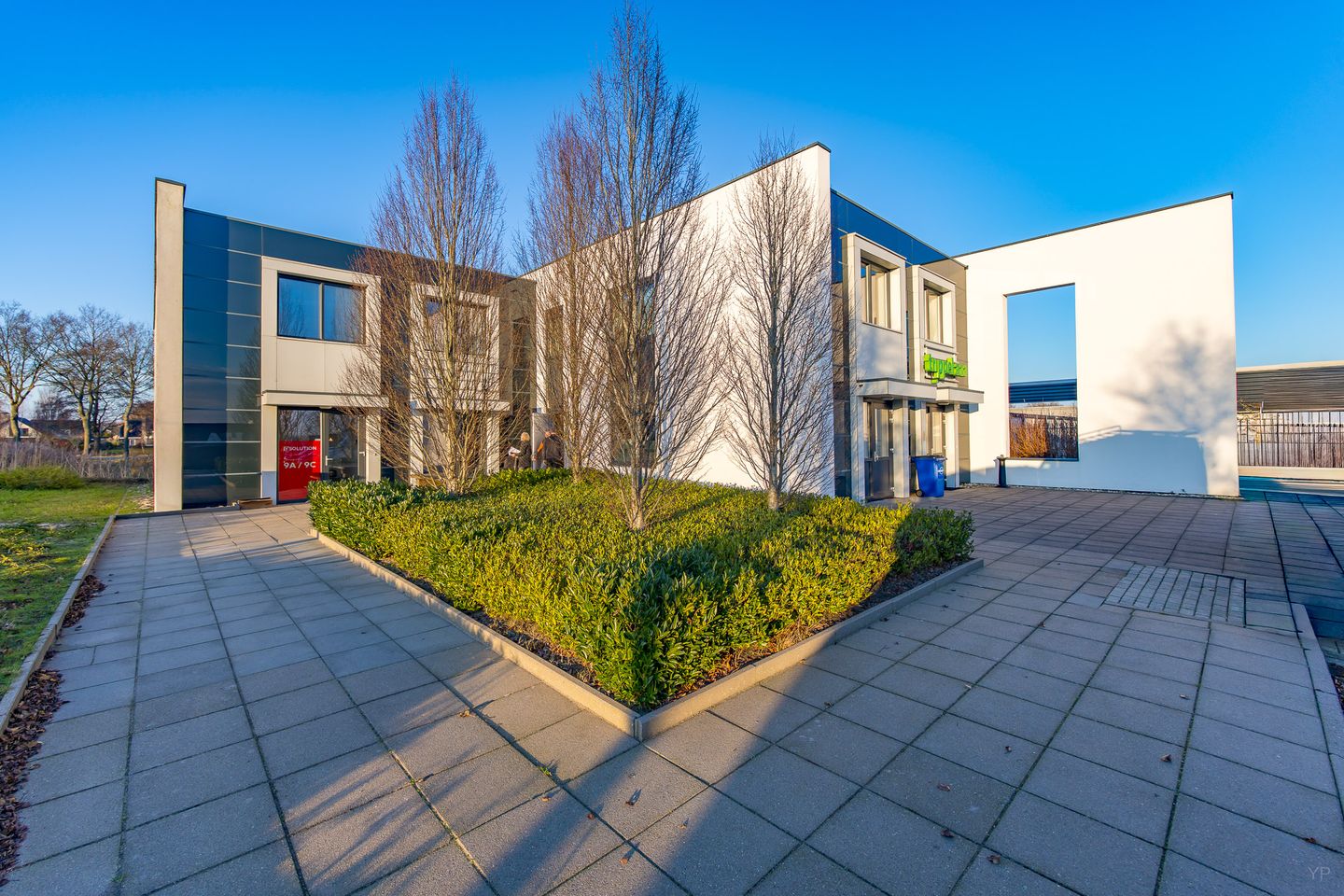 View photo 2 of Tinnegieter 9-C