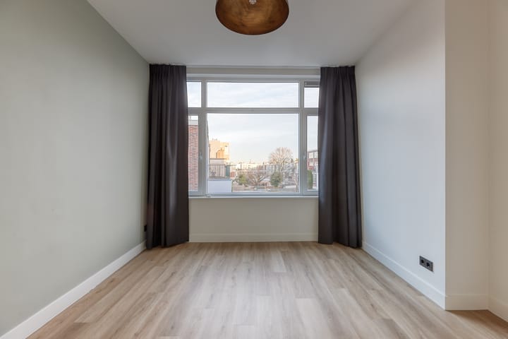 Photo 19 of Valkenboskade 631