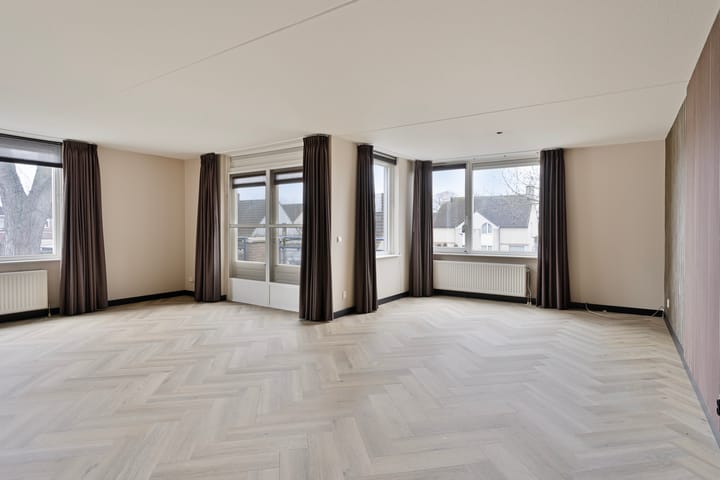 Photo 8 of Baron van Leefdaelstraat 36