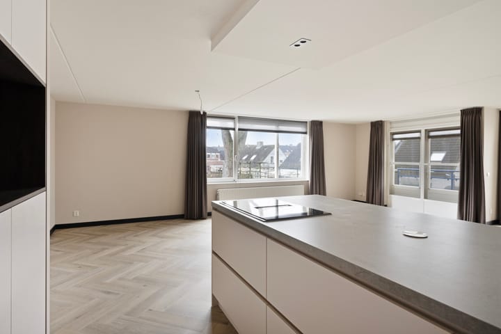 Photo 12 of Baron van Leefdaelstraat 36