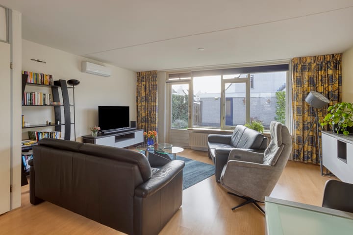 Photo 8 of Walcherenstraat 32