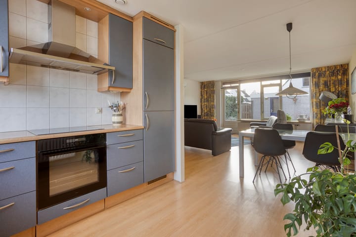 Photo 16 of Walcherenstraat 32