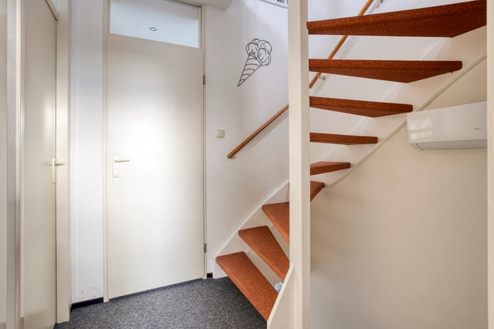 Photo 17 of Walcherenstraat 32