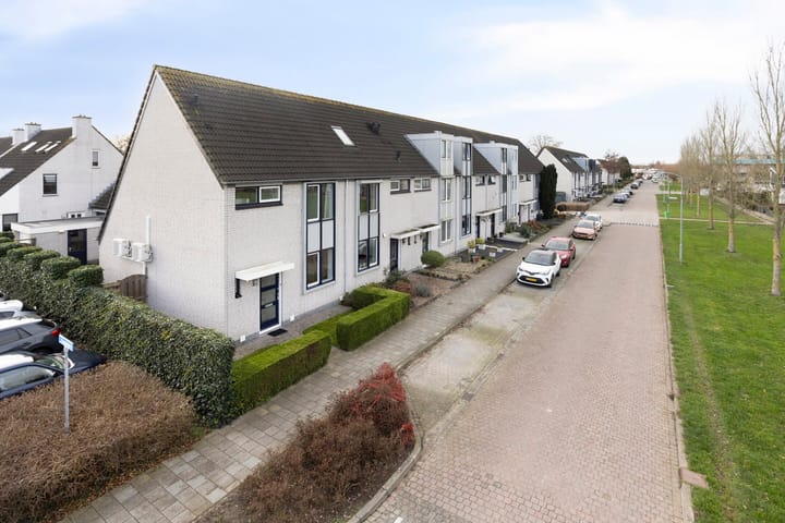 Photo 37 of Walcherenstraat 32