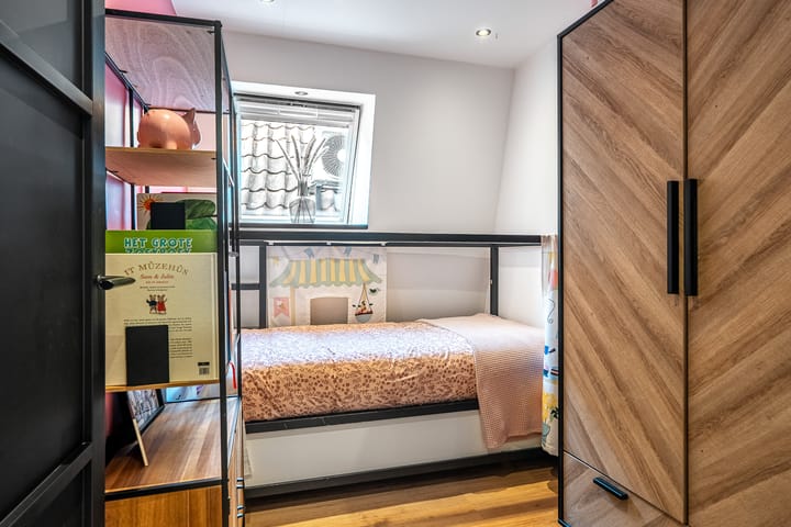 Photo 36 of Midstraat 122