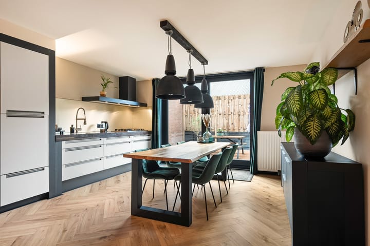 Photo 42 of Midstraat 122