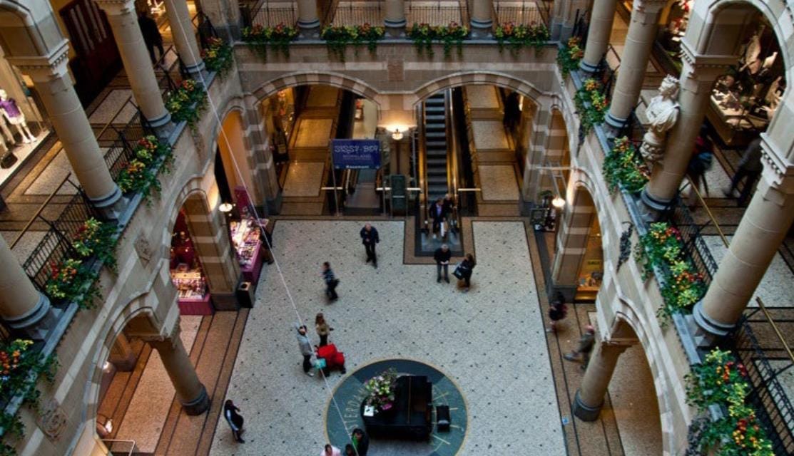 View photo 2 of Spuistraat 139