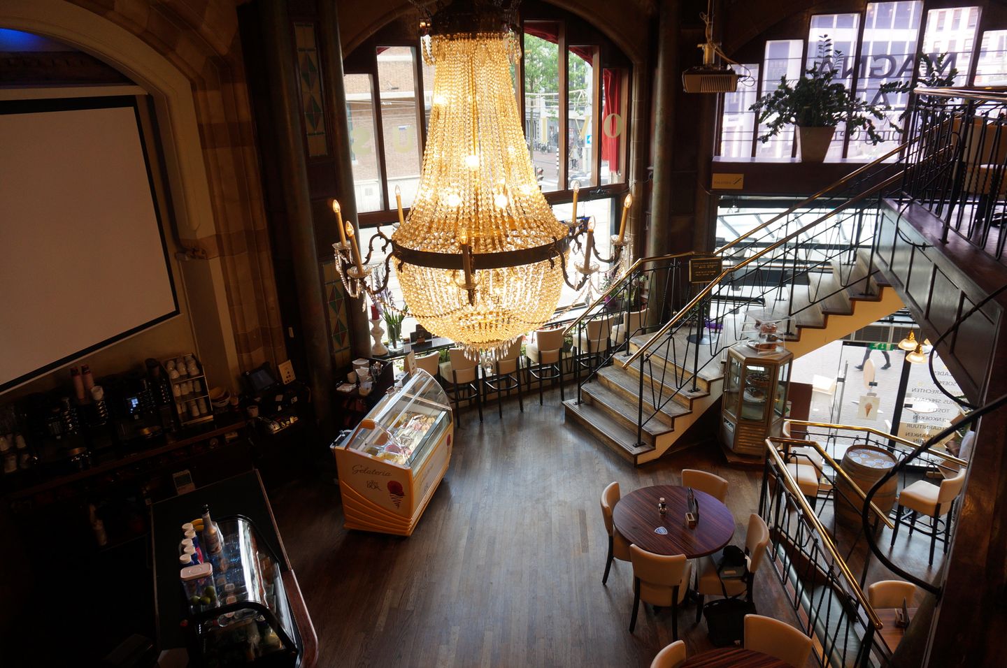 View photo 4 of Spuistraat 139