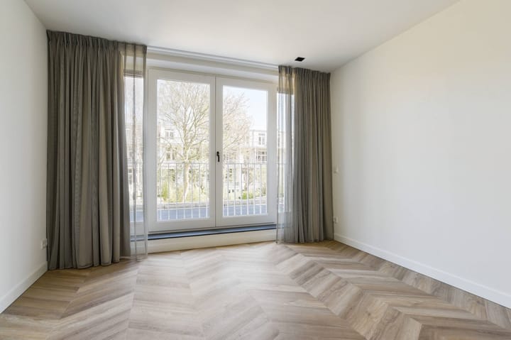 Photo 6 of Laan van Nieuw-Oost-Indië 14-D