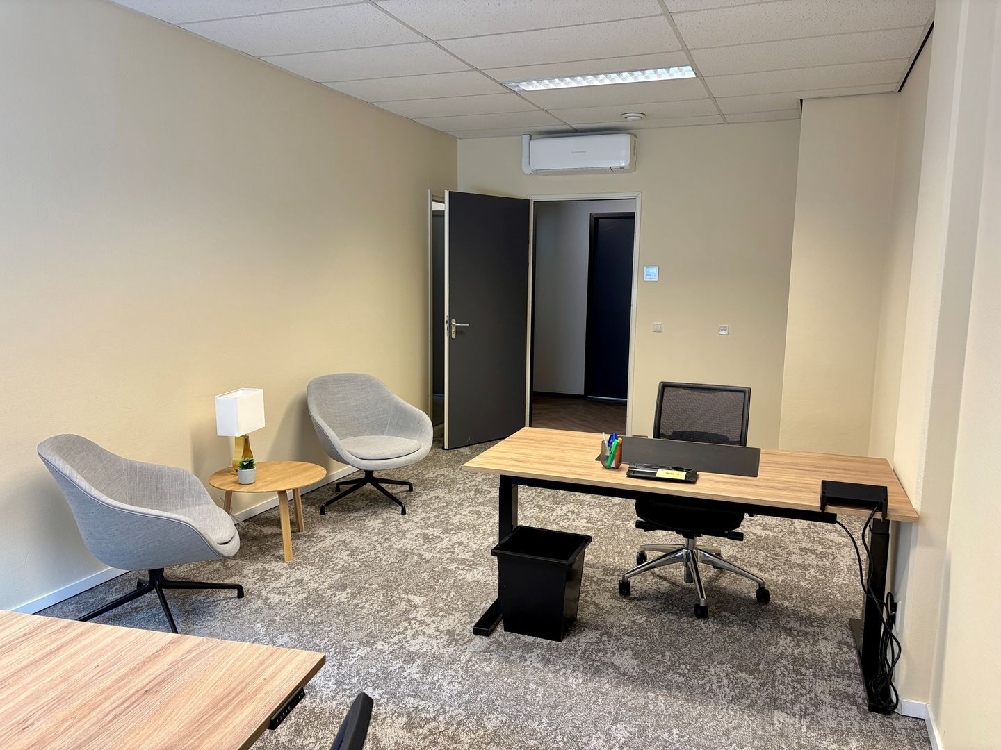 View photo 3 of Niasstraat 1