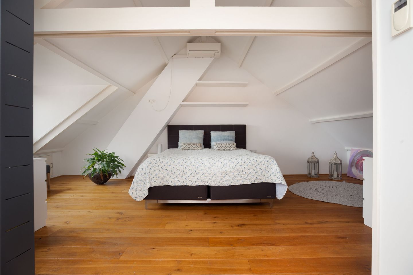 Photo 40 of Mr. van Coothstraat 53-C