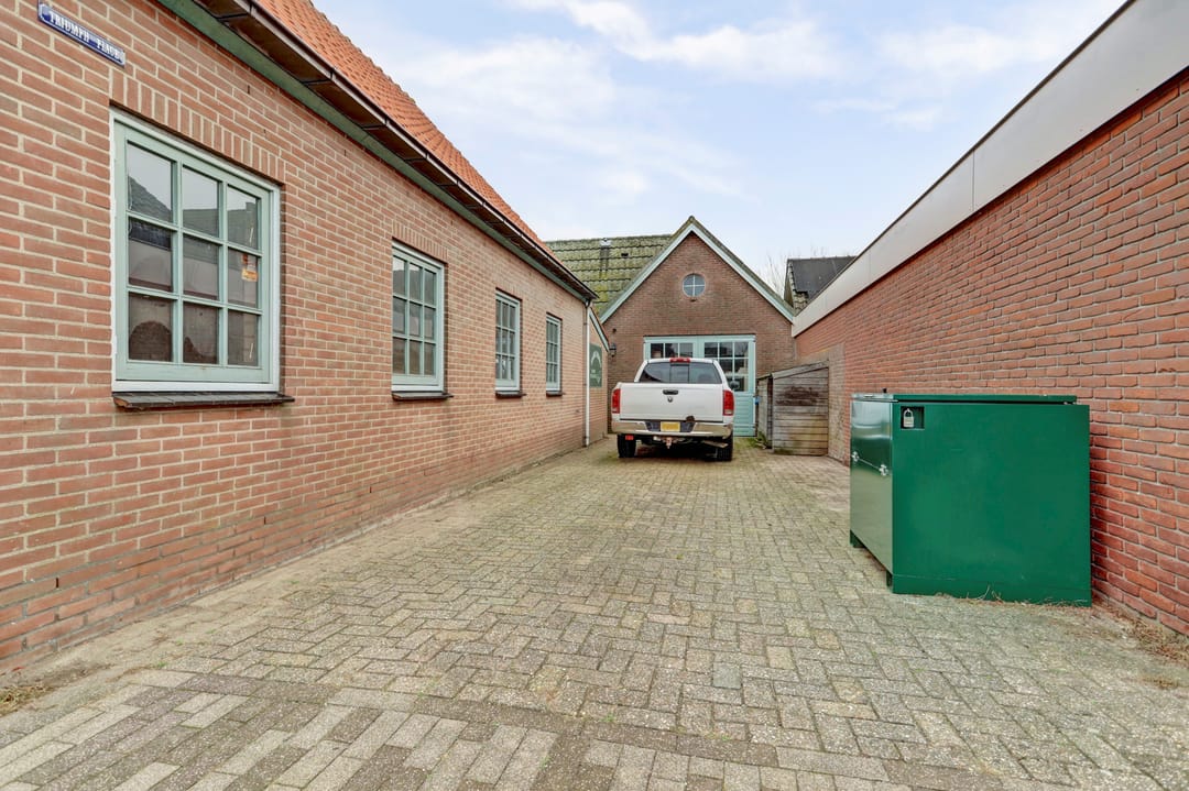 Photo 37 of Graaf Florisweg 6-A