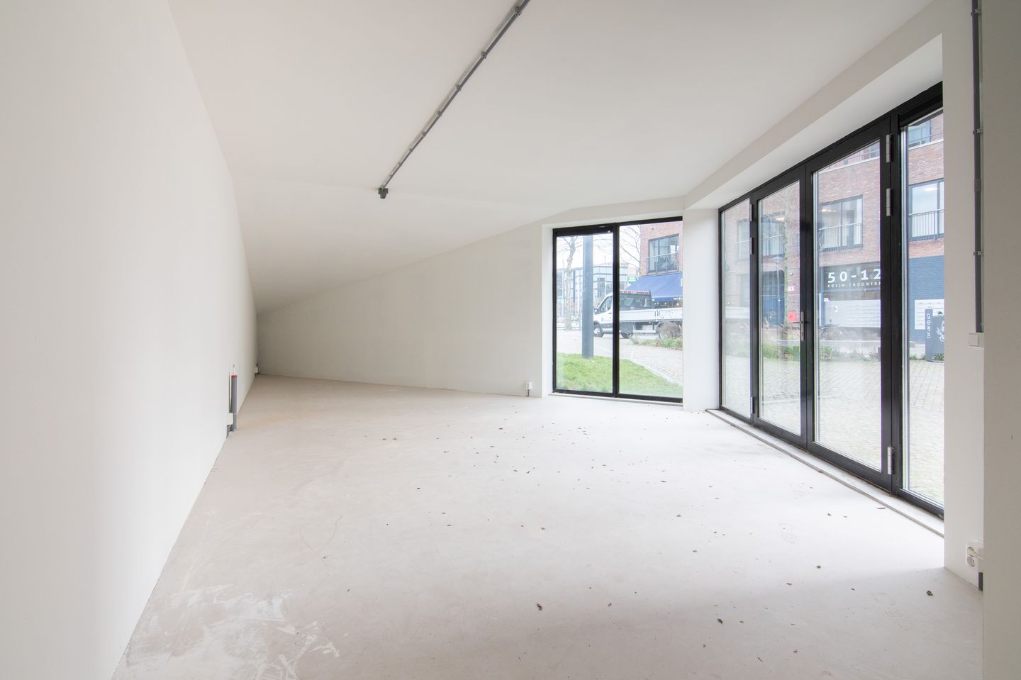 View photo 3 of Eva Besnyöstraat 9