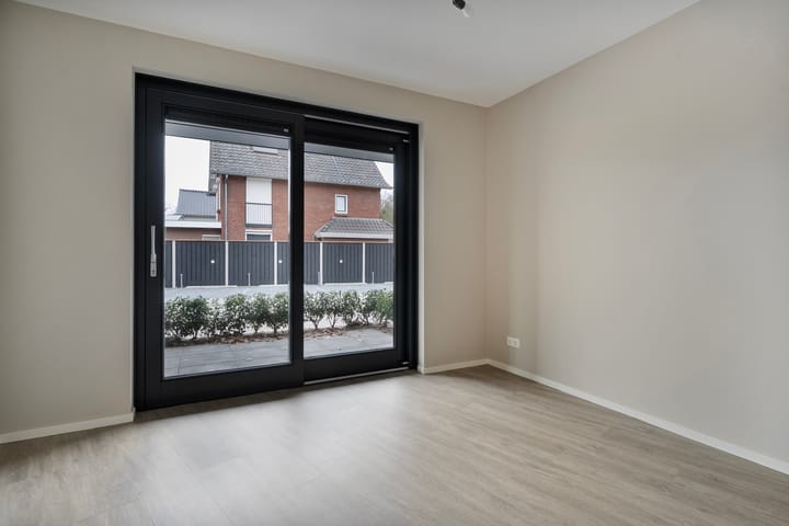 Photo 4 of Röringstraat 1-D