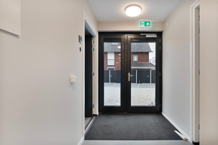 Photo 5 of Röringstraat 1-D