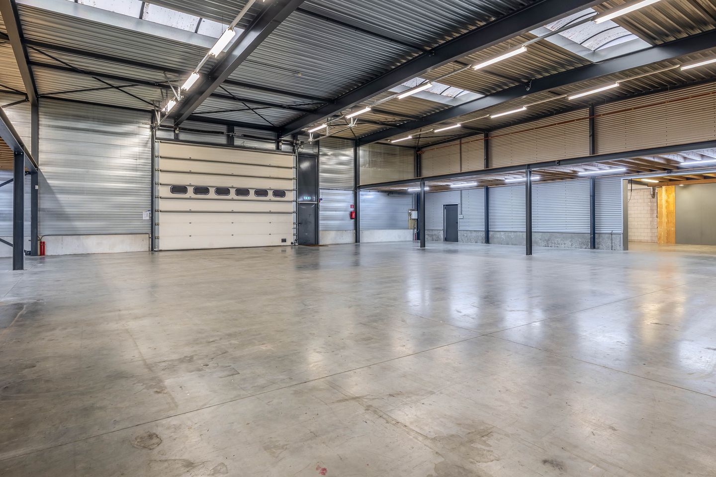 View photo 2 of Voltaweg 12