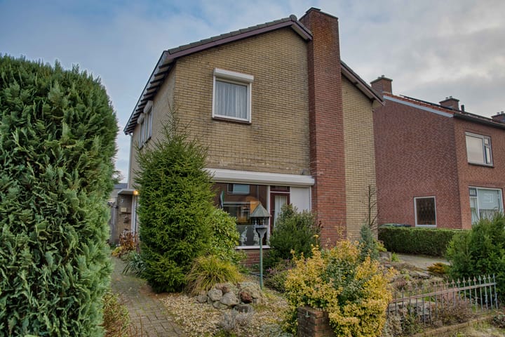 Photo 2 of Bannerheerstraat 1