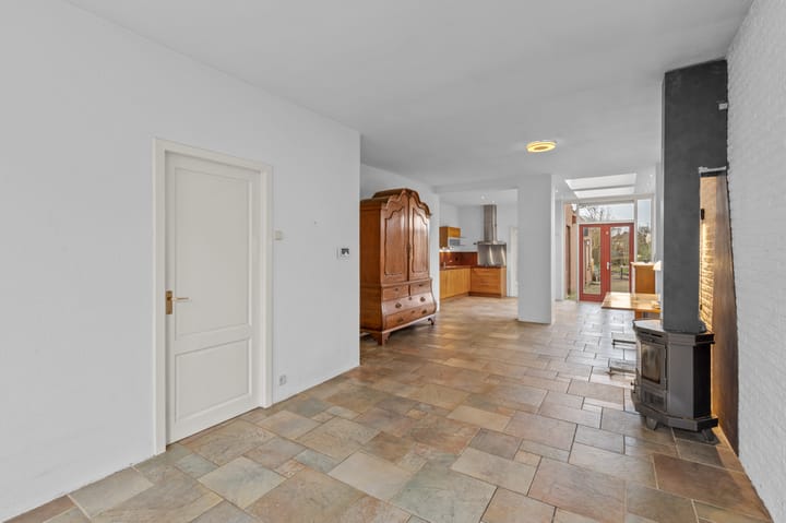 Photo 2 of Valkenburgstraat 25