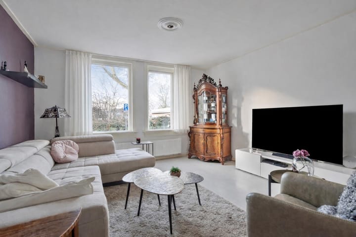 Photo 2 of Emmastraat 41