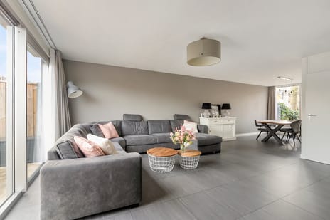 Frees 9 secondary image