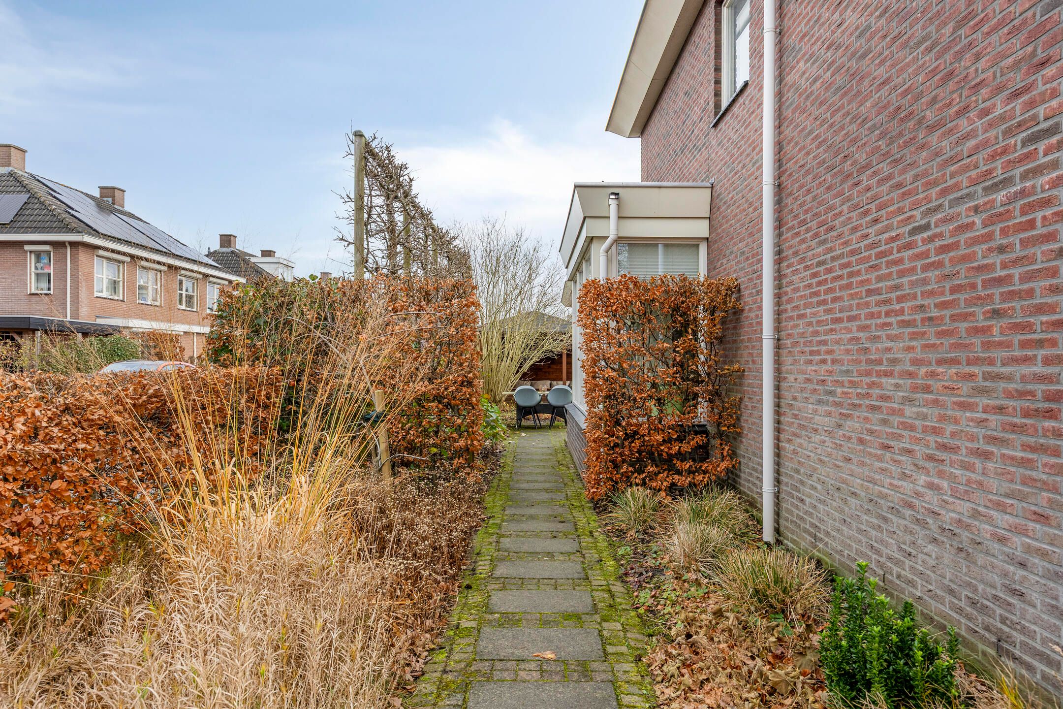 Foto 51 van Spoorstraat 9