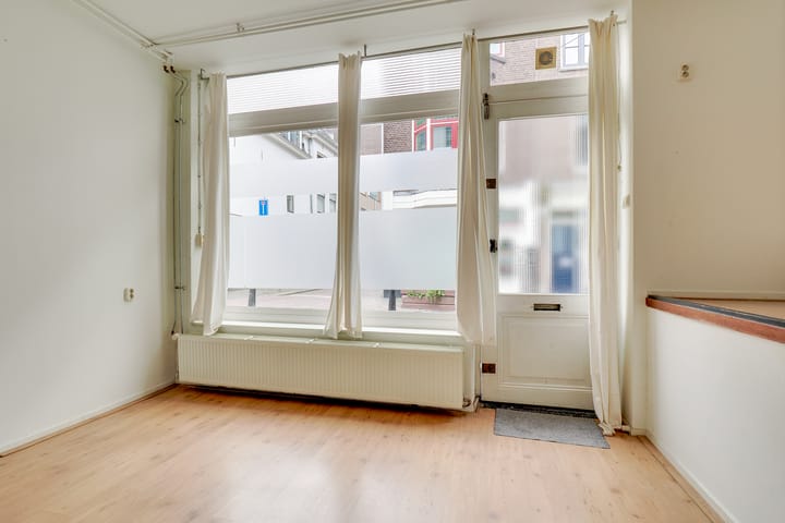 Photo 5 of Willemstraat 8