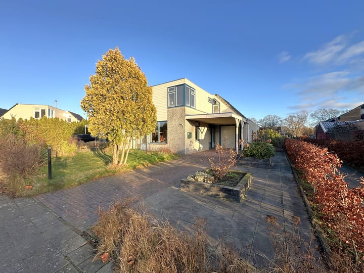 Photo 4 of Pinksterbloem 24