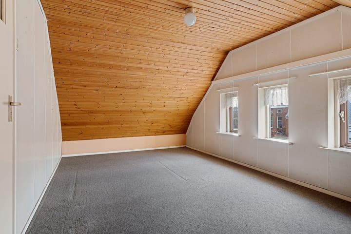 Photo 41 of Hoofdstraat 16