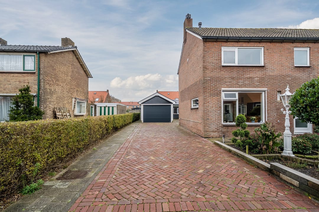 Photo 16 of Narcissenstraat 34