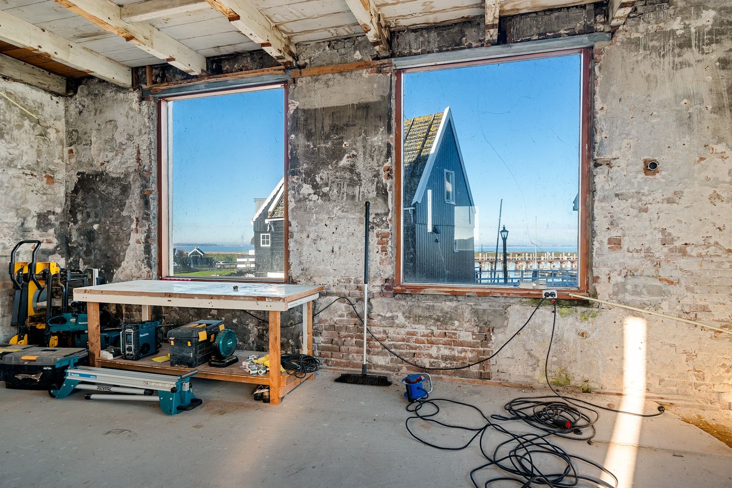 493.jpg?options=width=1440