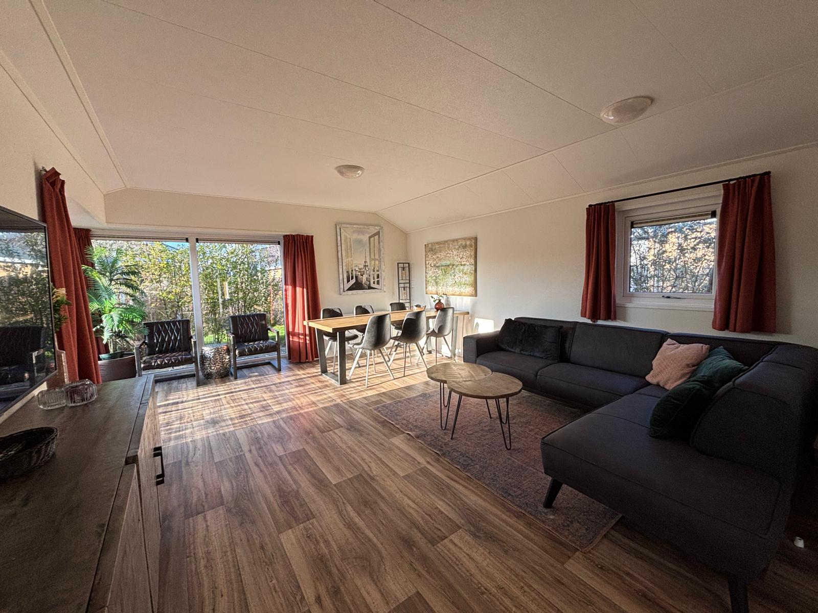 3-bedroom freehold villa in Linden — photo 3 of 5