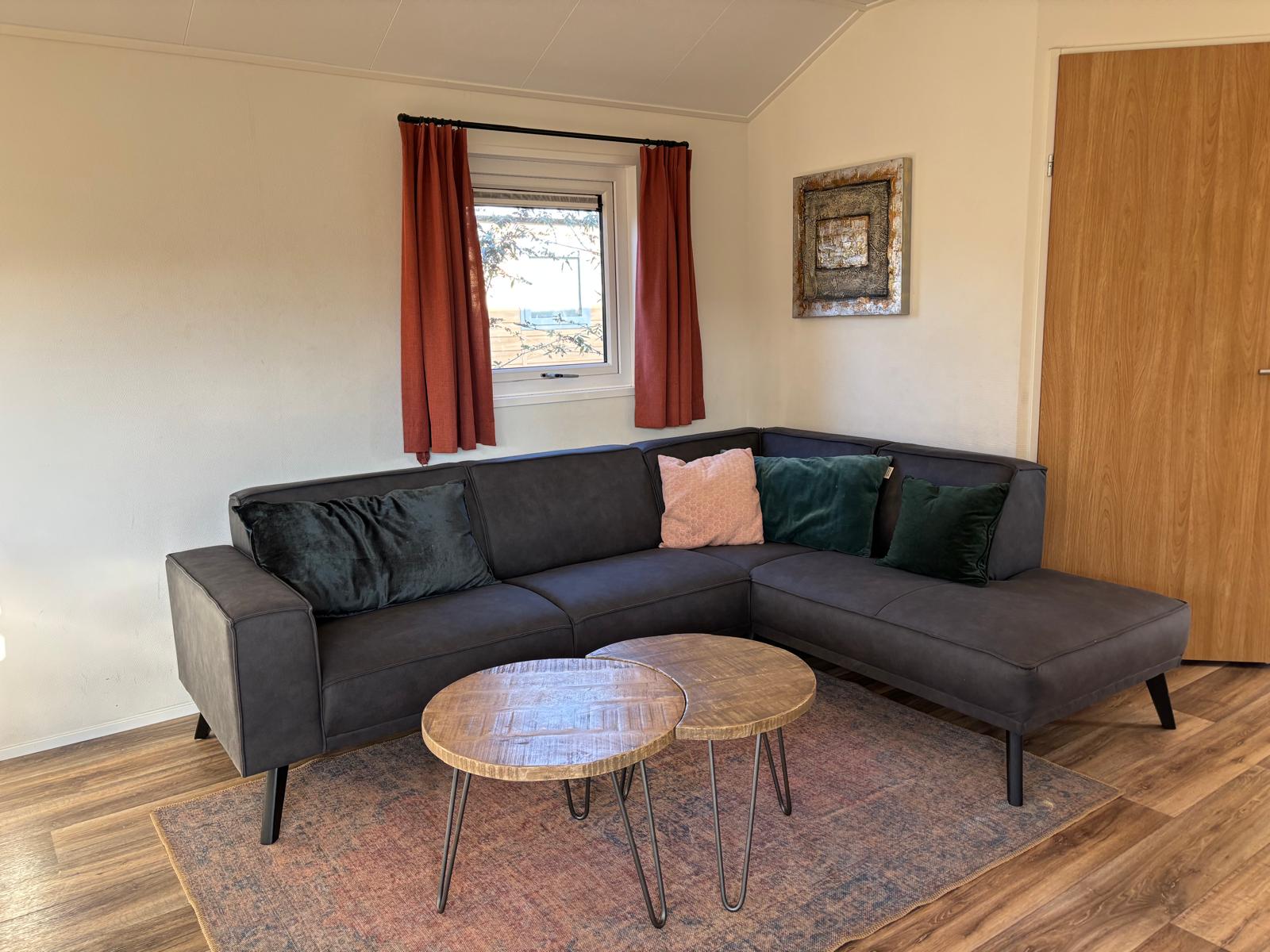 3-bedroom freehold villa in Linden — photo 4 of 5