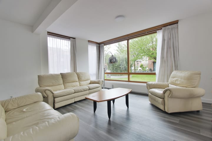 Photo 5 of Delacroixstraat 17