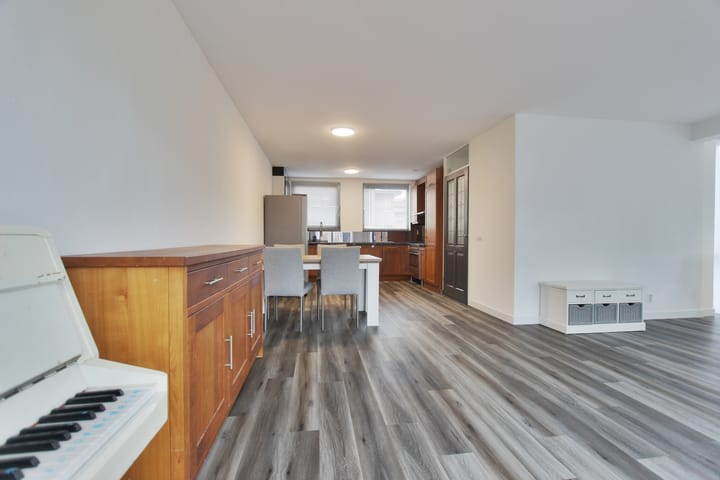 Photo 15 of Delacroixstraat 17