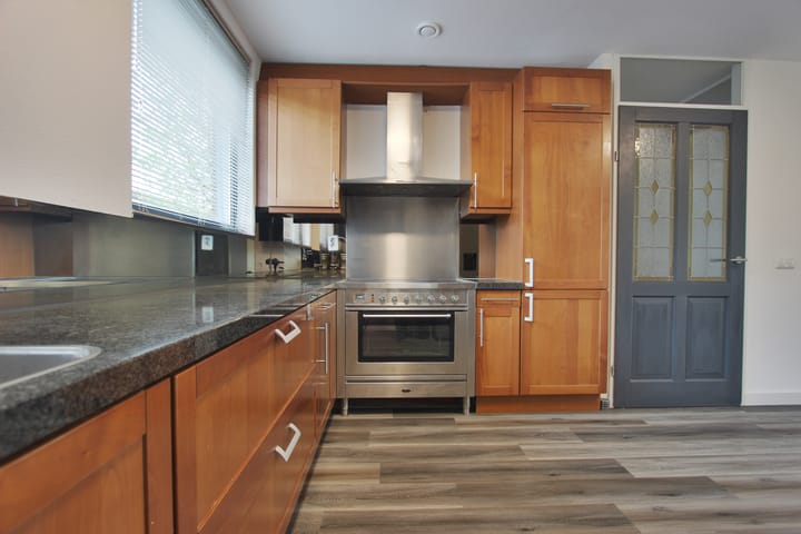 Photo 19 of Delacroixstraat 17