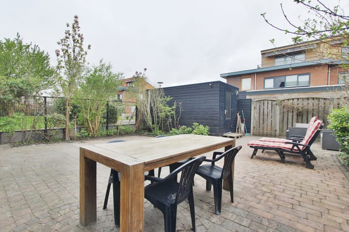 Photo 9 of Delacroixstraat 17