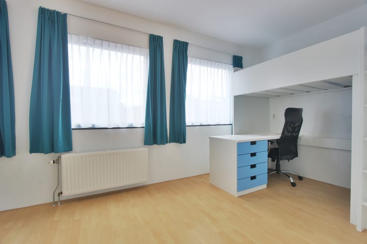 Photo 24 of Delacroixstraat 17