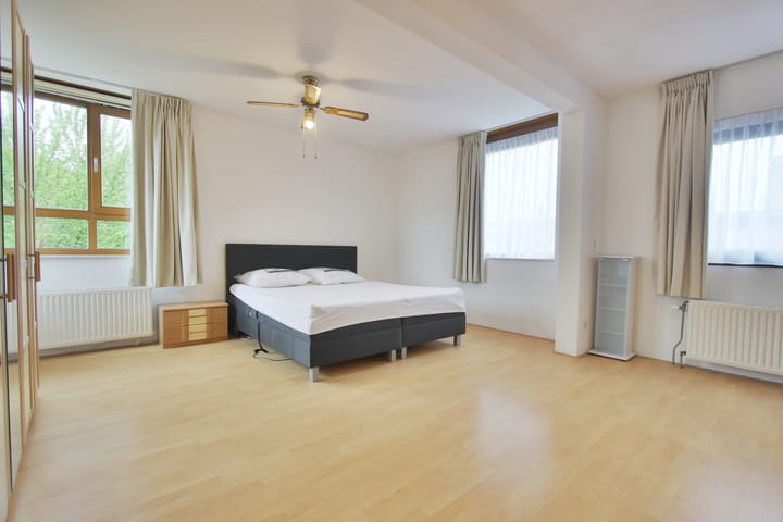 Photo 30 of Delacroixstraat 17