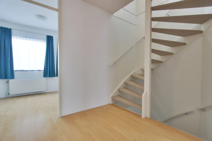 Photo 44 of Delacroixstraat 17