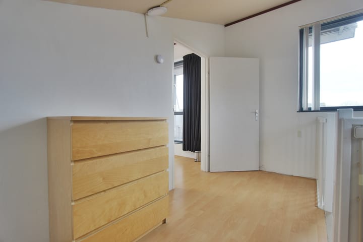 Photo 47 of Delacroixstraat 17