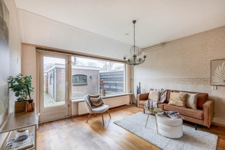 Photo 2 of Esdoornstraat 3