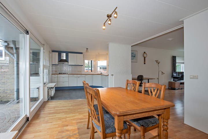 Photo 3 of Plevierstraat 11