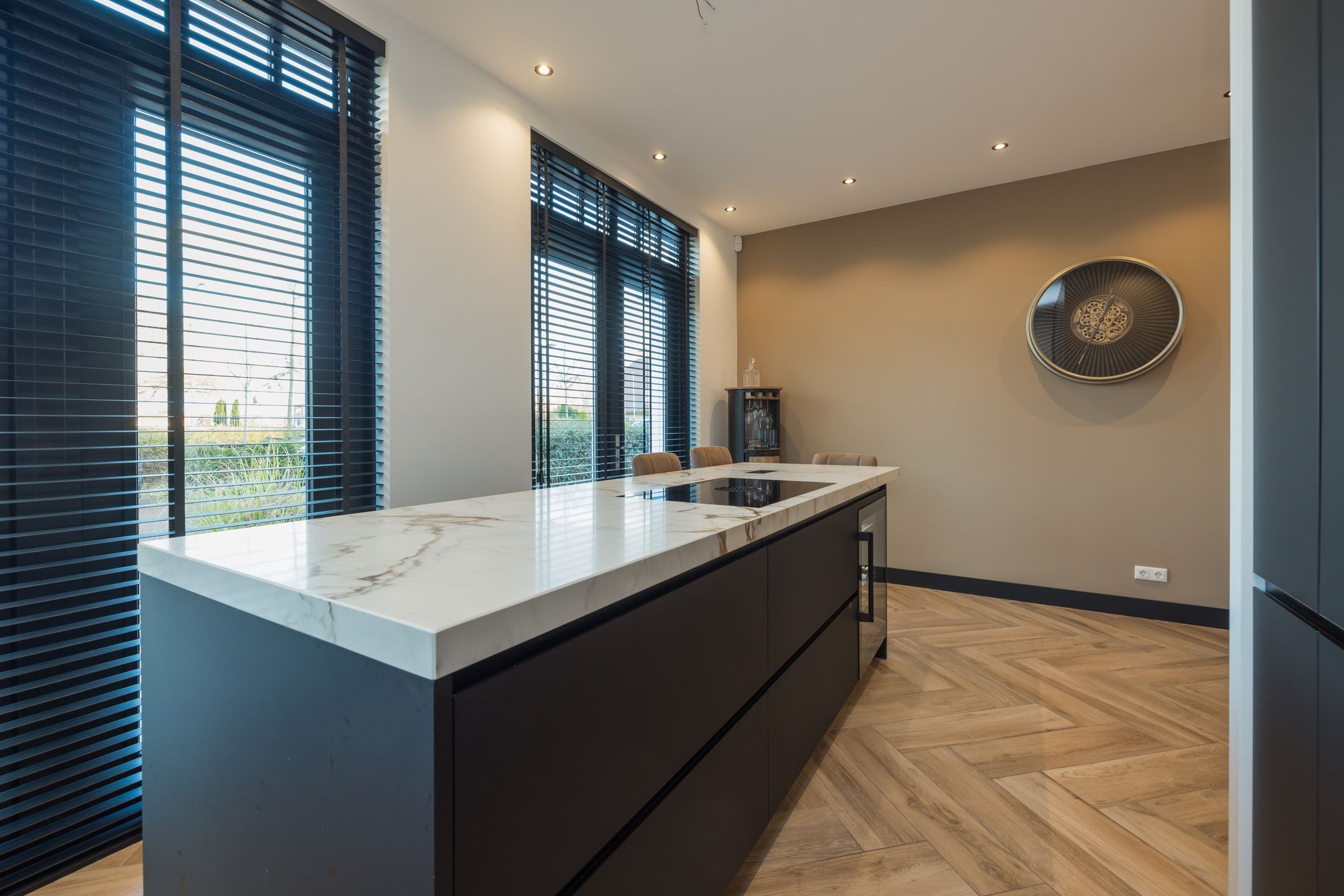 Photo 12 of Jan Lutgensstraat 10